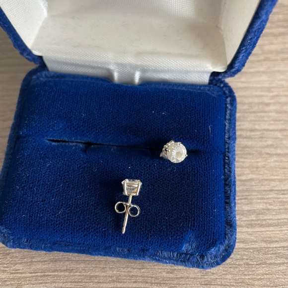 Cubic Zirconia Stud Earrings good quality NO box - Picture 2 of 3